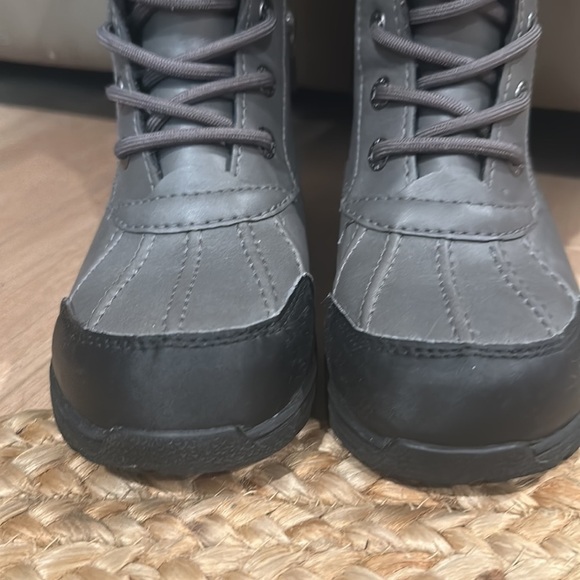 UGG BUTTE II TOGGLE TALL CWR BOOTS - kids 1 - Picture 9 of 12